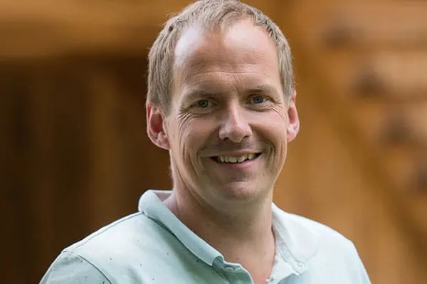 Portret van Hans Boll, eigenaar van HB Prefab Aanbouw